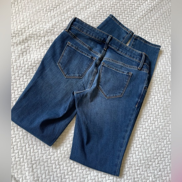 Old navy maternity jeans - Picture 3 of 5
